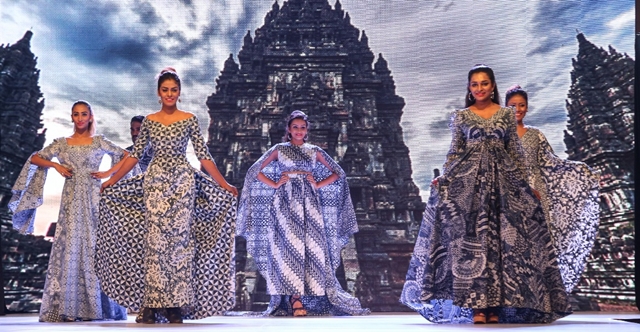 Fashion Show Batik Indigo di KBRI Sri Lanka